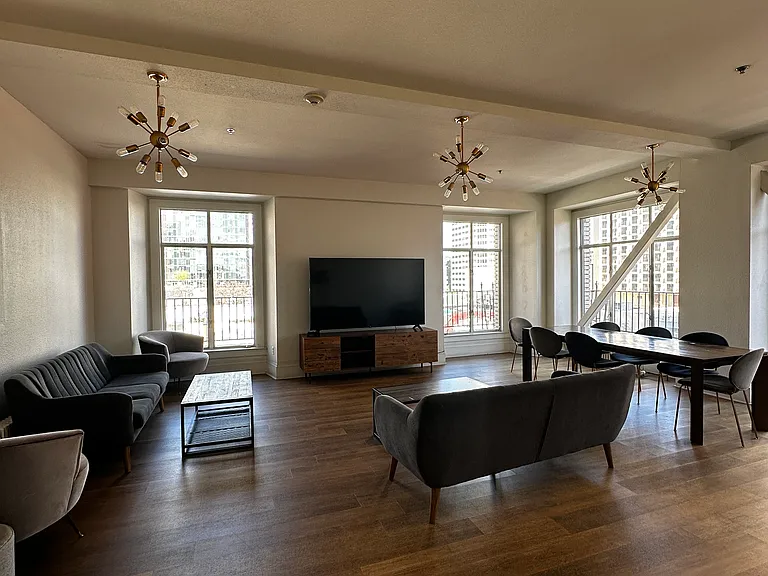 Webster Apartment — Photo 9