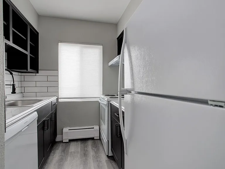 1 and 2 Bedroom Modern Renovated Living with a Community Courtyard & Dog Park in North Denver — Photo 26