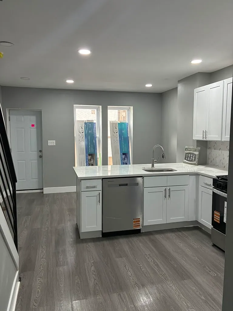 4 bed, 978 sqft, $2,600 — Photo 1