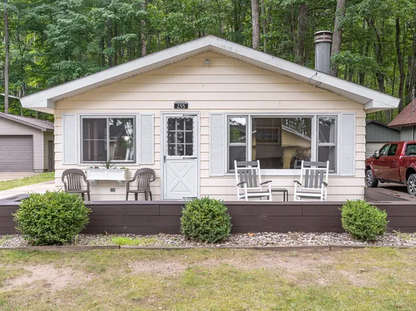 255 Robbins Ave, Roscommon, MI 48653