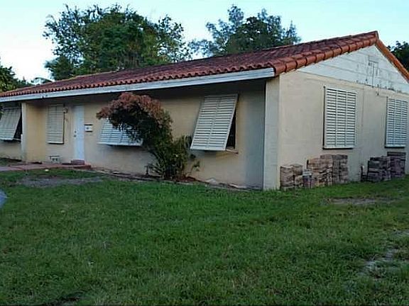 2nd image of 3401 S Lake Dr