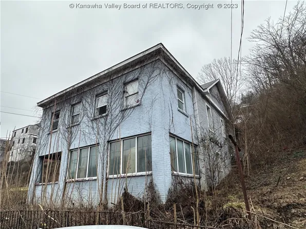 543 Pine St, Logan, WV 25601