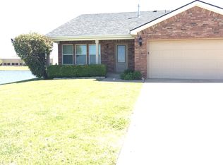 816 Eric Cir, Moore, OK 73160