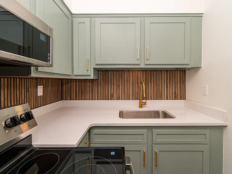 Bayview Apartments — Photo 38