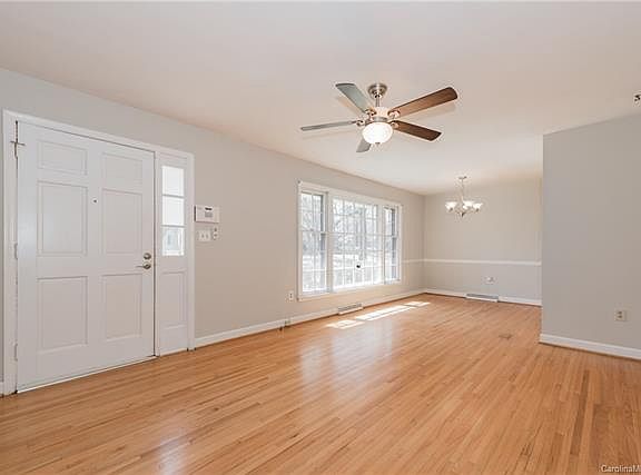 4th image of 6418 Farmingdale Dr