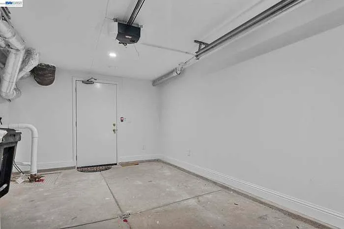 274 Staples Ave — Photo 43