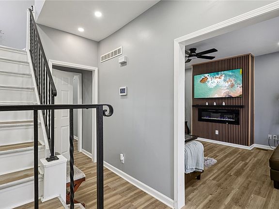 4th image of 1331 Oakdene St