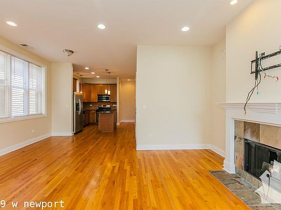 2nd image of 1039 W Newport Ave #123