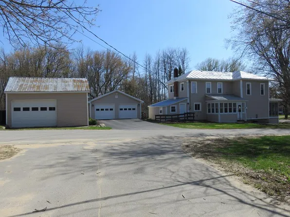 28 High St, Fort Covington, NY 12937