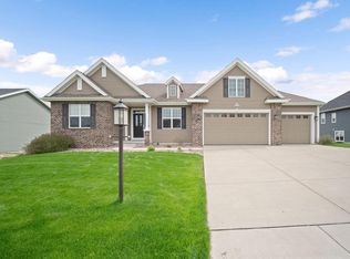 N61W21595 Masters Dr, Menomonee Falls, WI 53051