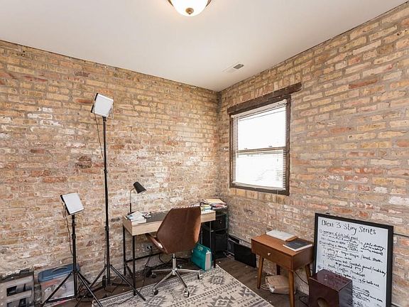 5th image of 2317 W Foster Ave #1S