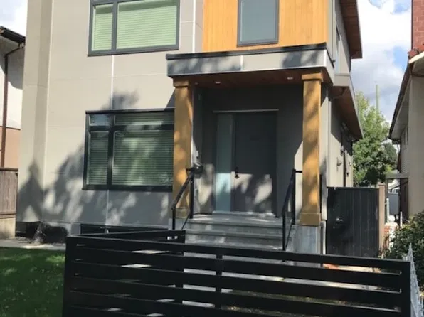 3449 E 28th Ave, Vancouver, BC V5R 1T2