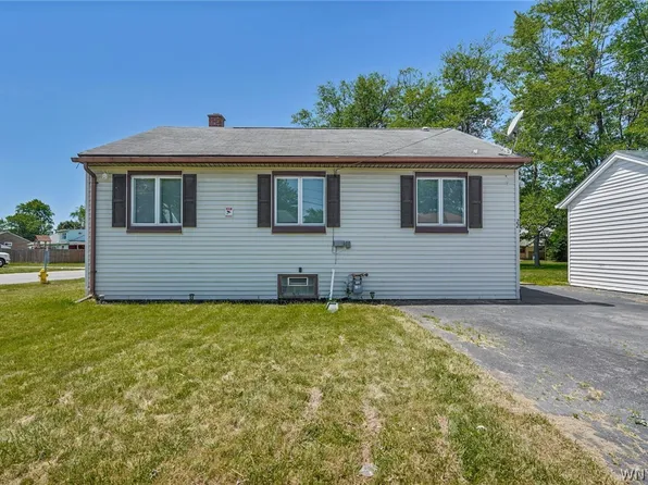 22 Idlebrook Dr, Cheektowaga, NY 14225