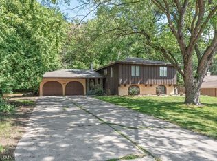 1244 McKnight Rd S, Maplewood, MN 55119