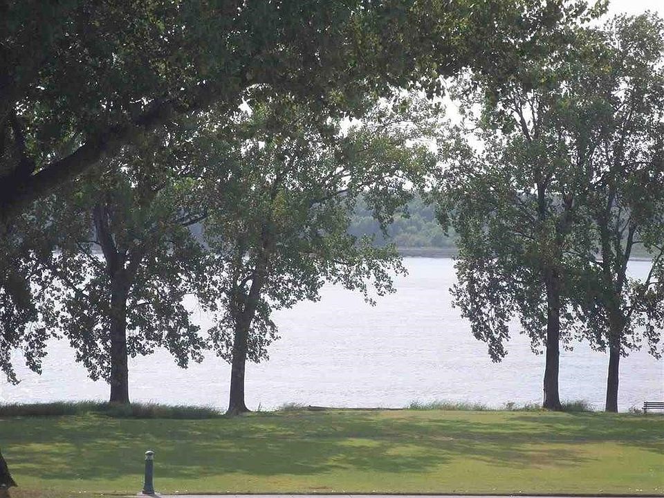 2nd image of 872 River Park Dr