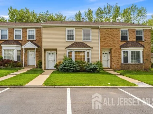 88 Wilshire Ct, Old Bridge, NJ 08857
