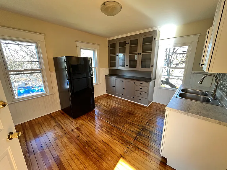 286 Potomac Ave — Photo 4