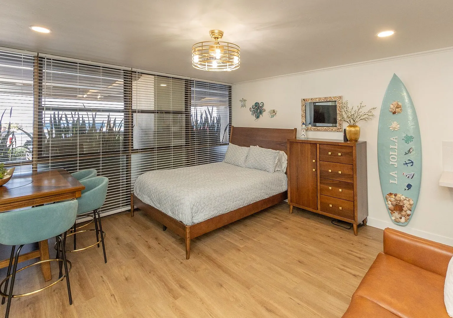Stunning Oceanfront Living at La Jolla's Iconic 939 Coast, Fully Furnished! — Photo 2