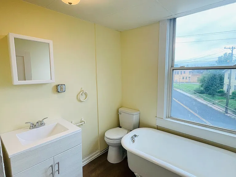 537 E Washington St #3 — Photo 6