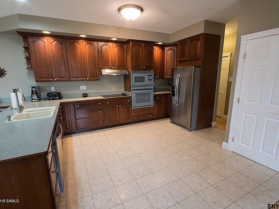 3rd image of 4 Roberts Ct
