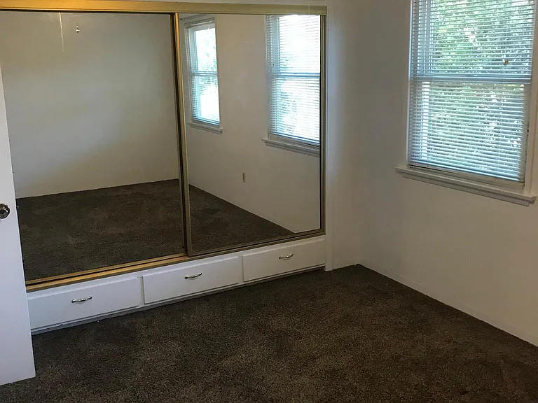 725 Montview Dr — Photo 12
