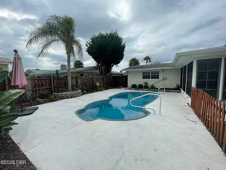135 Kent Dr — Photo 22