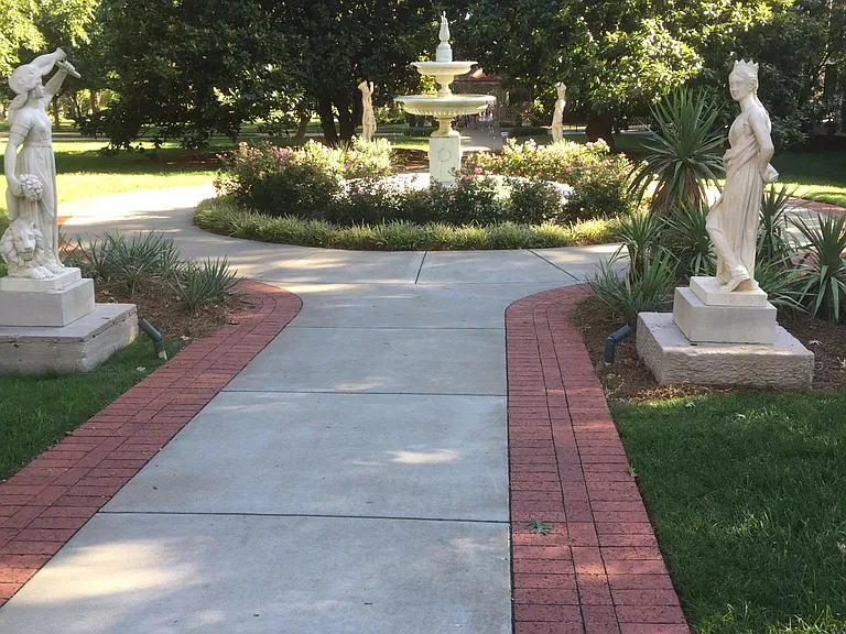 Five minute walk to Belmont University