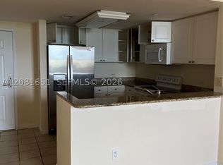 19501 W Country Club #611, Aventura, FL 33180