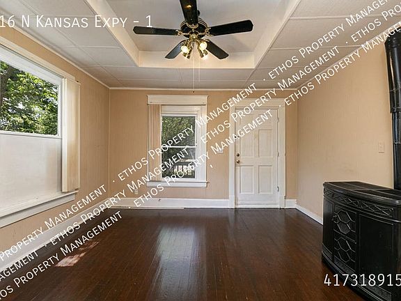 5th image of 916 N Kansas Expy #1