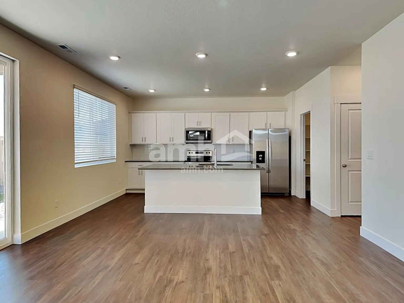 5 bed, 3.0 bath, 2503 sqft, $2,895 — Photo 4