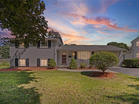 2nd image of 22 Pinebriar Dr