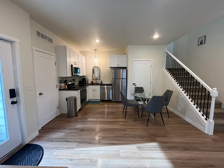 1222 E 3rd St — Photo 10