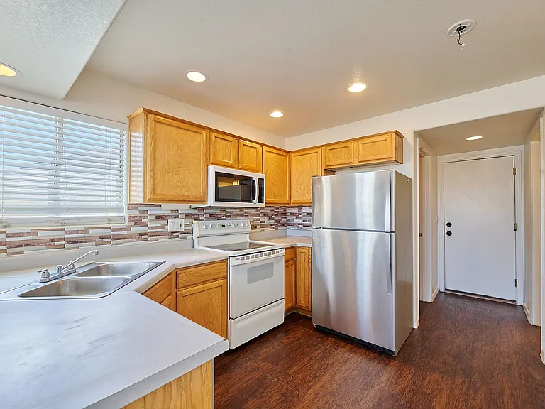 414 N Drew St — Photo 1