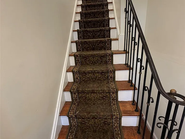 61 Hollywood Ave — Photo 8