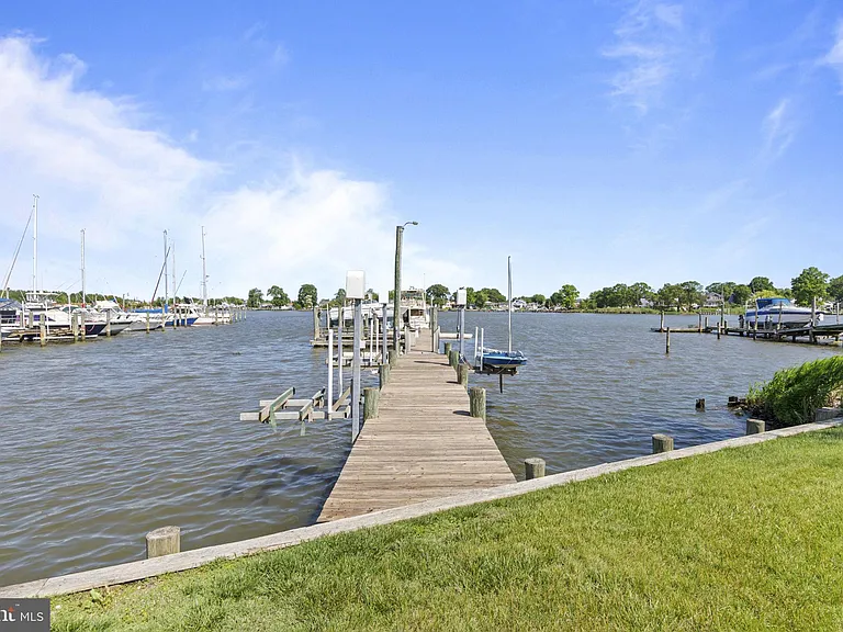 7212 Bay Front Rd — Photo 6