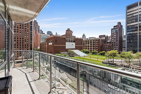 Sold by Compass | media 7