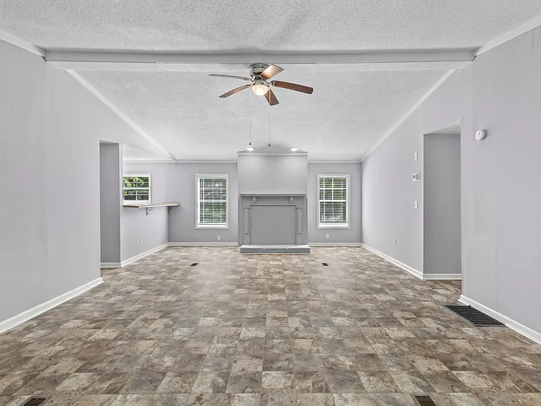 1133 Pickett Rd — Photo 7