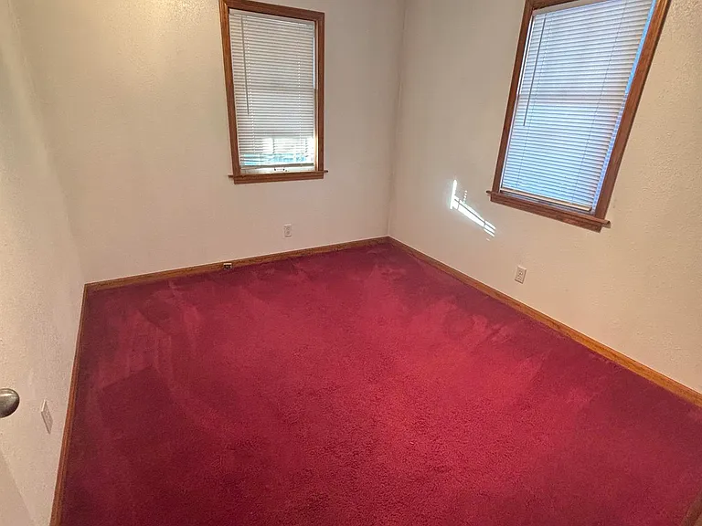 418 N Foster Ave — Photo 8