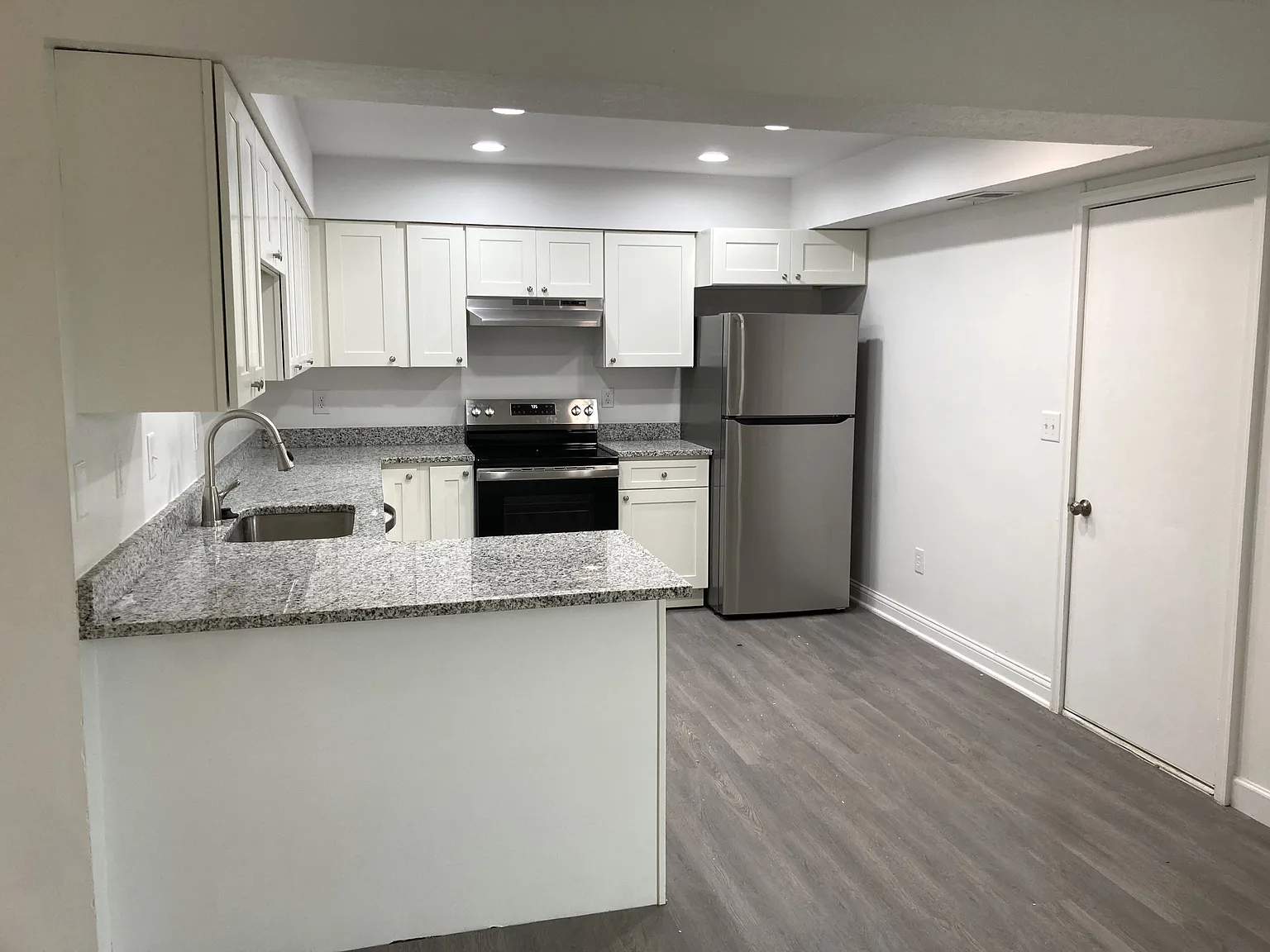 3 bed, 936 sqft, $1,600 — Photo 4