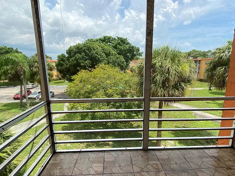 4304 NW 9th Ave #3-3B-3B3 — Photo 29
