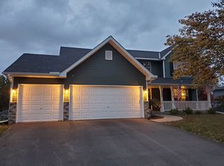 1949 Cardinal Dr, Shakopee, MN 55379