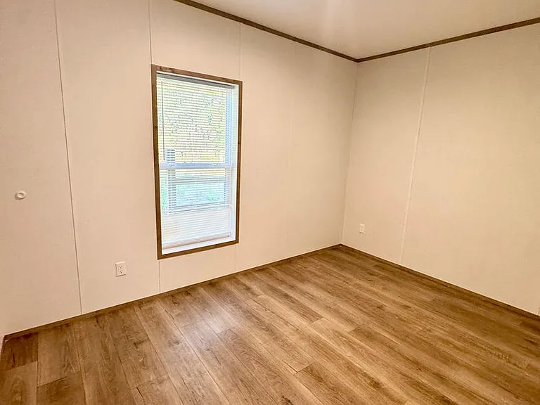 2500 Newton Rd — Photo 13