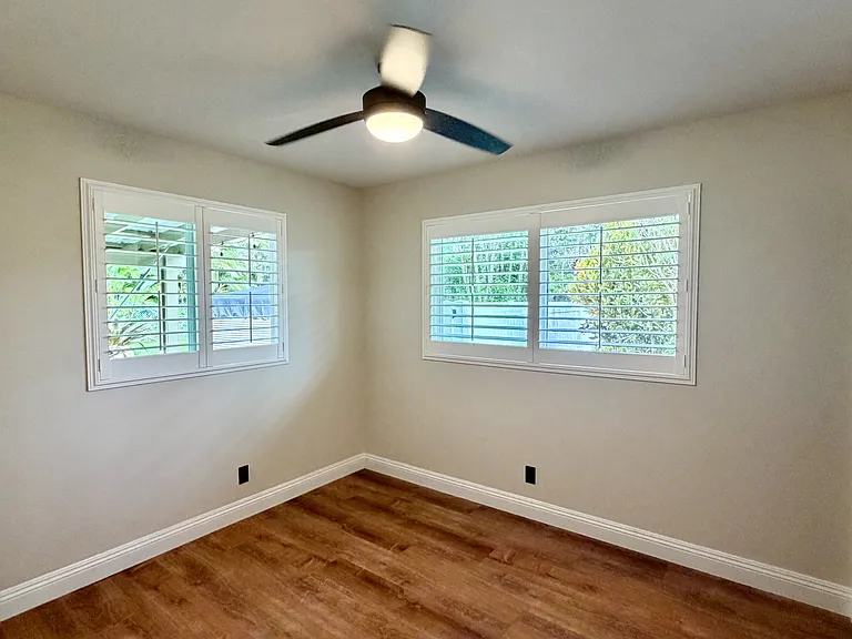 Second guest room with views of back and side yards