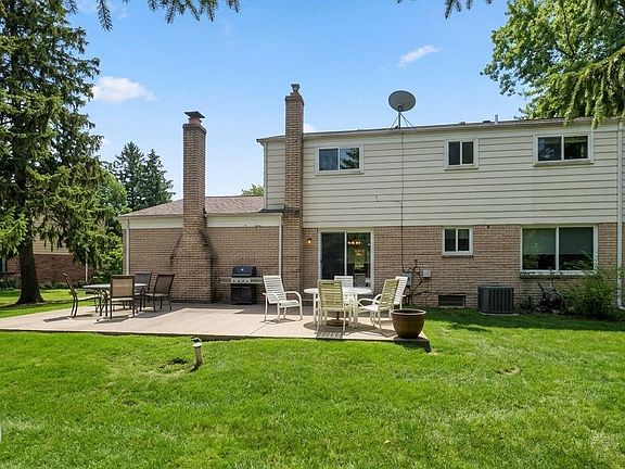 4th image of 715 Abbey Ct