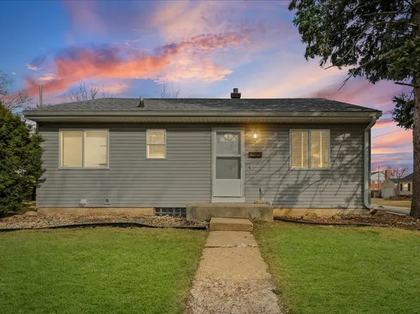 8 University Ct, Normal, IL 61761