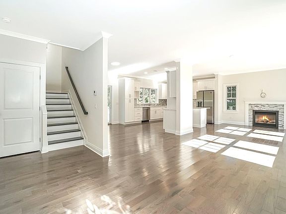 2nd image of 132 Moet Dr