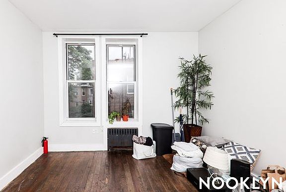 5th image of 296 Harman St APT 2D