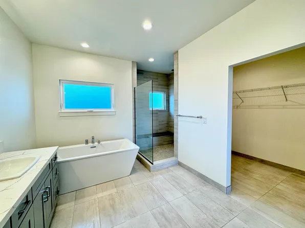 13 Poloahilani St #92, Makawao, HI 96768