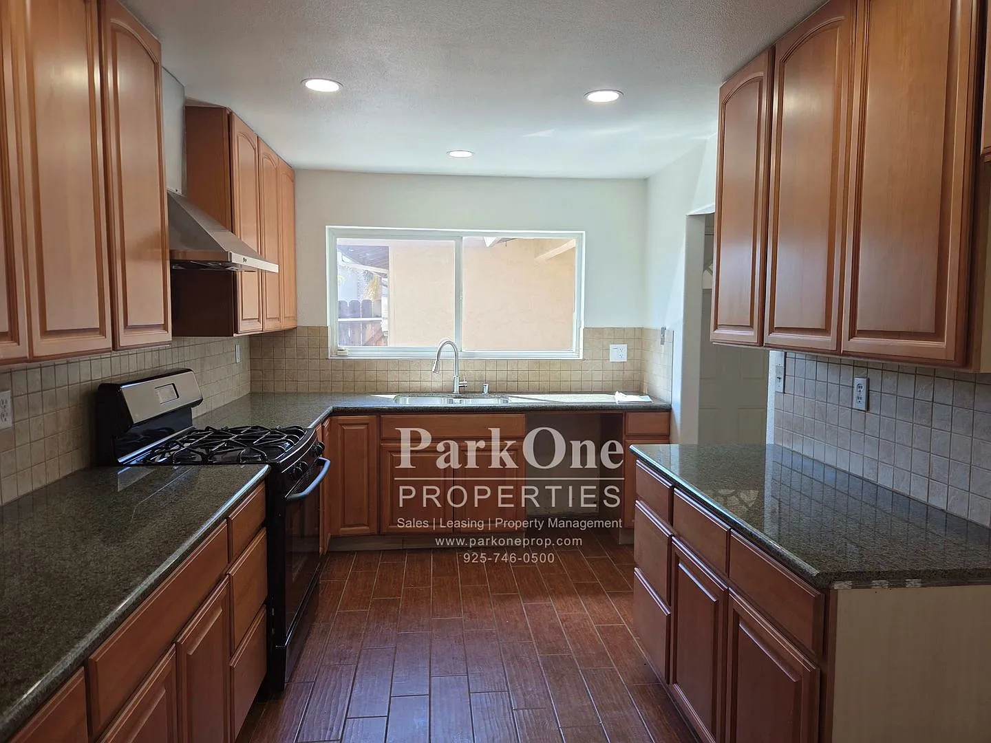 Updated 4 Bed 3 Bath Home With Solar — Photo 3