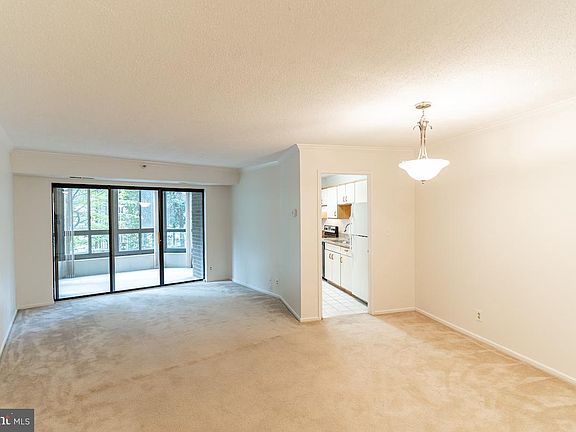 4th image of 1600 N Oak St APT 331